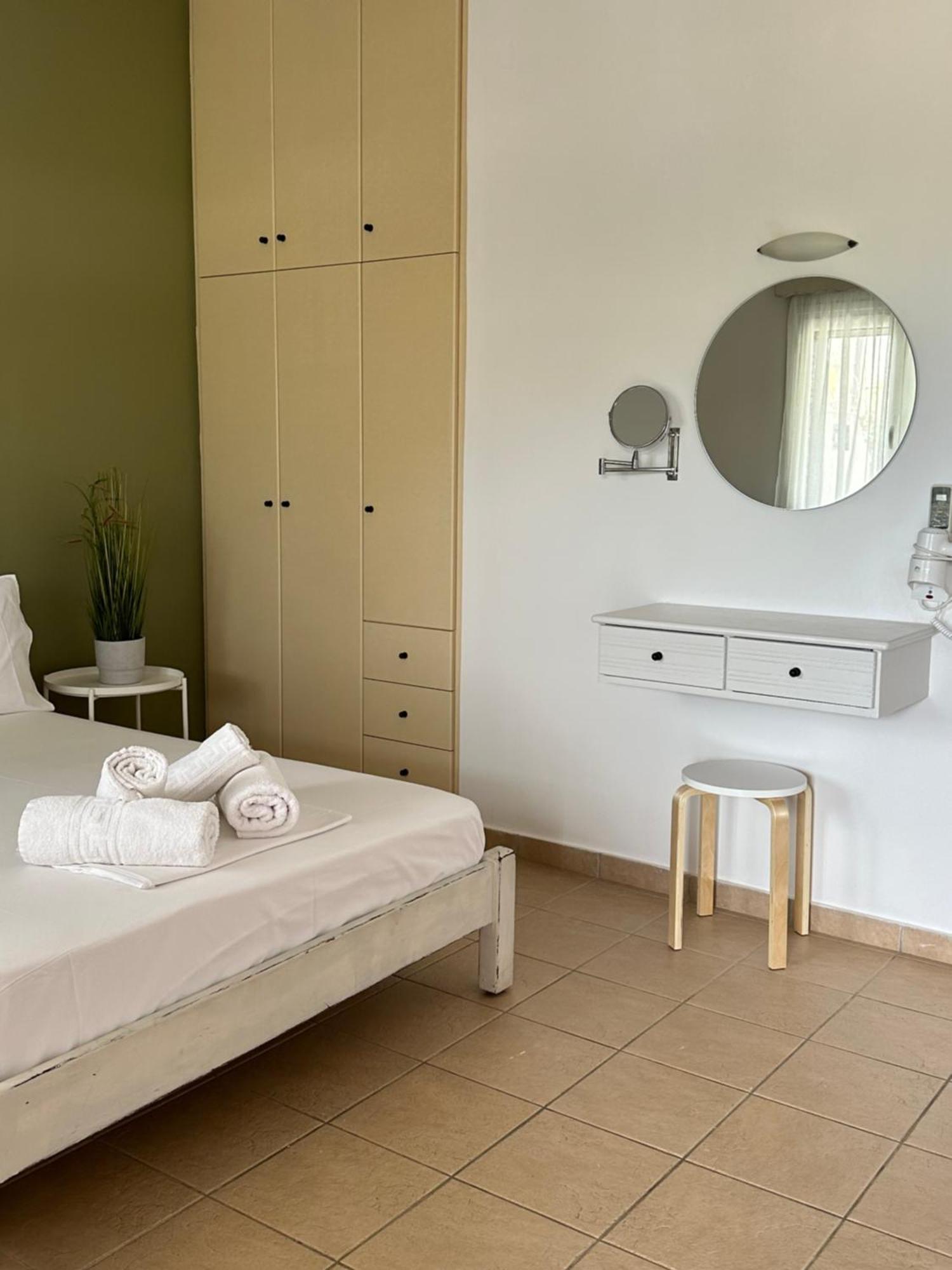 Voulas Apartments Stoúpa Habitación foto